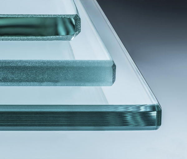 Vidros temperados: caixilharia, guardas e resguardos de duche